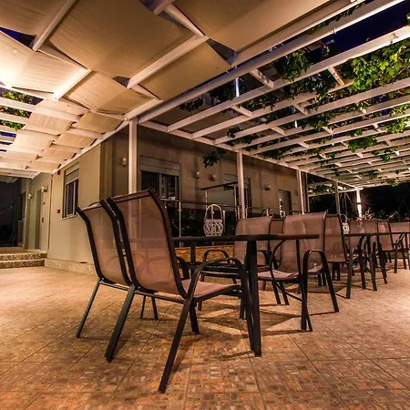 Apartment Muses Studios Potos