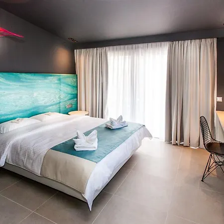 Apartment Muses Studios *